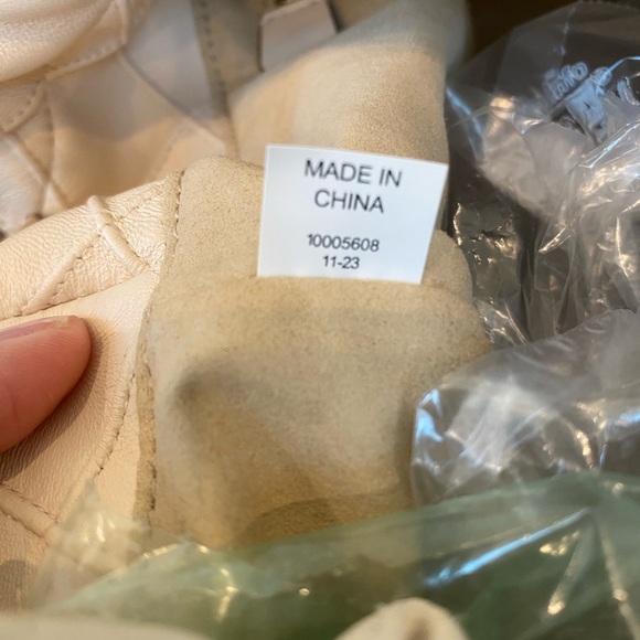 Tory Burch Cream Quilted Shoulder Bag - Picture 8 of 16